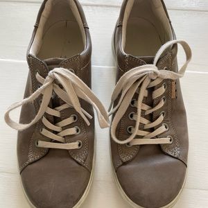 Ecco Tennis shoes